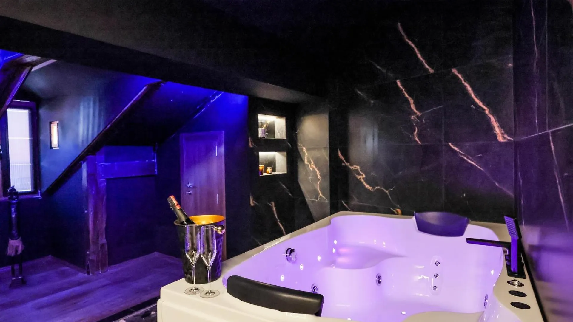 Unique Luxury Suite Shkoder 5*,